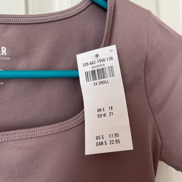 Hollister Tshirt - Picture 2 of 2